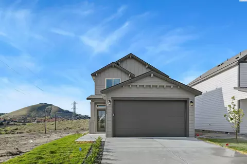 10562 Clearwater Dr, Kennewick, WA 99336
