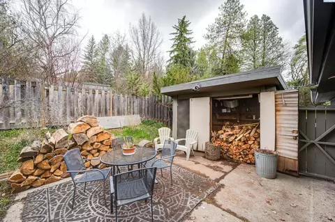 Exterior - 1765 SW Baldwin Dr, Pullman, WA 99163 photo 7 of 10