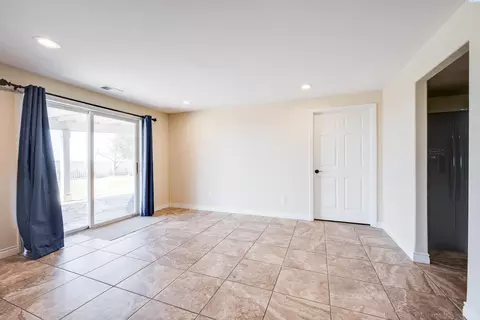 Living - 1105 SW Meyer, Pullman, WA 99163 photo 7 of 7