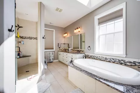 Bath - 1105 SW Meyer, Pullman, WA 99163 photo 1 of 4