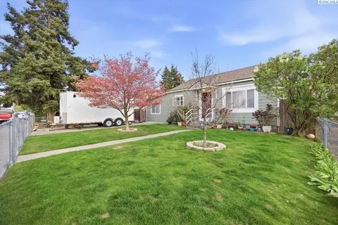 Exterior - 932 W Agate St, Pasco, WA 99301 photo 2 of 6