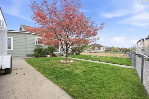Exterior - 932 W Agate St, Pasco, WA 99301 photo 3 of 6