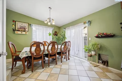 Dining - 932 W Agate St, Pasco, WA 99301 photo 1 of 3