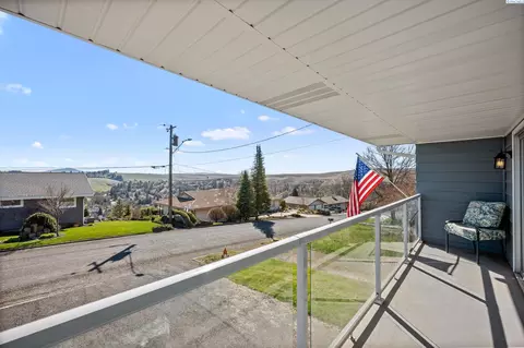 Exterior - 708 S Crestview St, Colfax, WA 99111 photo 1 of 6