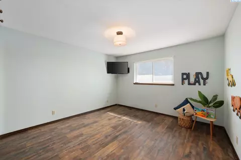 Bedroom - 700 Blanton Rd, Eltopia, WA 99330 photo 3 of 4