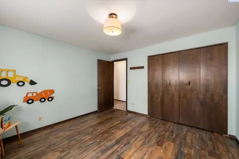 Bedroom - 700 Blanton Rd, Eltopia, WA 99330 photo 4 of 4