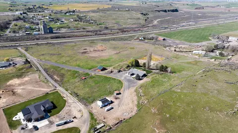 View/Area - 700 Blanton Rd, Eltopia, WA 99330 photo 2 of 9