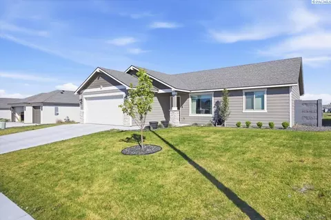 Exterior - 10609 Silverbright Dr, Pasco, WA 99301 photo 2 of 4