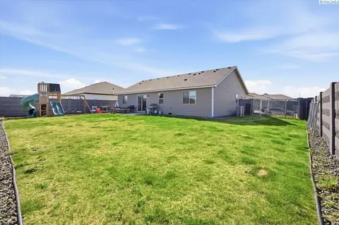 Exterior - 10609 Silverbright Dr, Pasco, WA 99301 photo 3 of 4