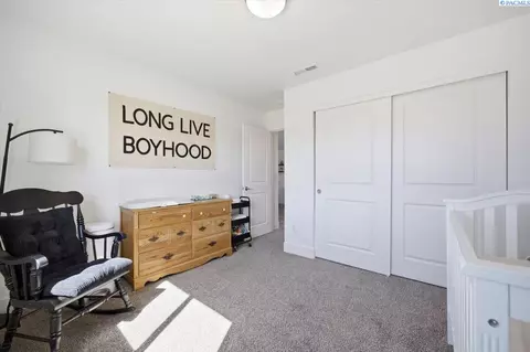 Bedroom - 10609 Silverbright Dr, Pasco, WA 99301 photo 4 of 7