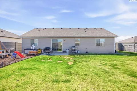 Exterior - 10609 Silverbright Dr, Pasco, WA 99301 photo 4 of 4