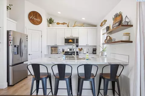 Kitchen - 10609 Silverbright Dr, Pasco, WA 99301 photo 2 of 5