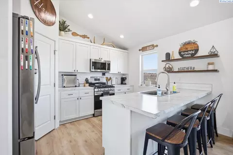 10609 Silverbright Dr, Pasco, WA 99301