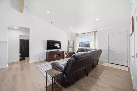 Entry Way - 10609 Silverbright Dr, Pasco, WA 99301 photo 1 of 1
