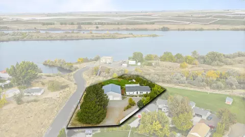 50 Pumping Plant Rd, Burbank, WA 99323