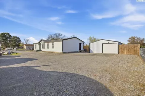 91 Adair Rd, Burbank, WA 99323