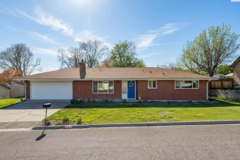 935 Parkside Dr, Prosser, WA 99350