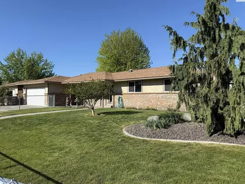 1923 Hummingbird Ln, West Richland, WA 99353