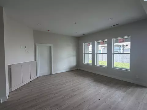Living - 6509 Rd 90, Pasco, WA 99301 photo 2 of 2