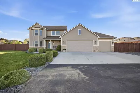 18214 S Cottonwood Springs Blvd, Kennewick, WA 99338