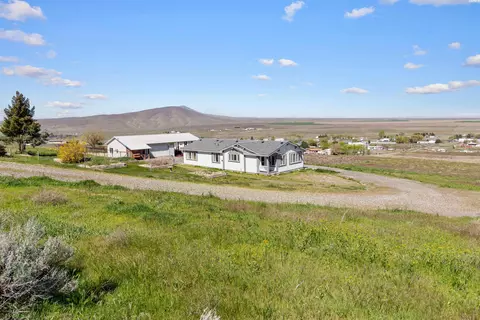67425 N Lob Ln, Benton City, WA 99320