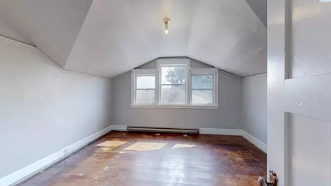 Bedroom - 1905 SE Johnson Ave, Pullman, WA 99163 photo 3 of 9