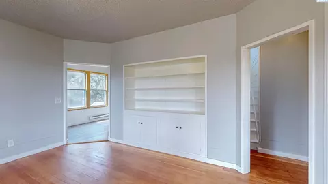 Living - 1905 SE Johnson Ave, Pullman, WA 99163 photo 4 of 6