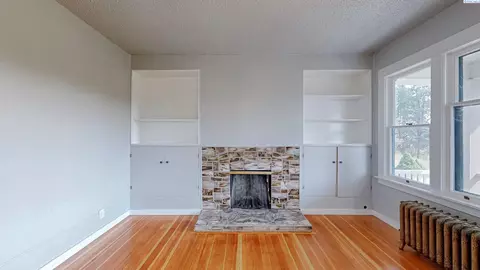 Living - 1905 SE Johnson Ave, Pullman, WA 99163 photo 2 of 6