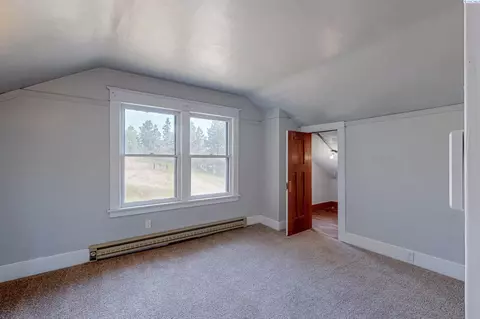 Bedroom - 1905 SE Johnson Ave, Pullman, WA 99163 photo 5 of 9