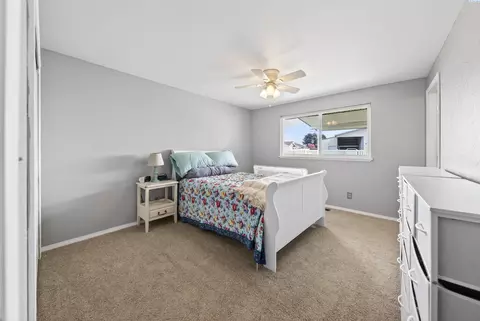 Bedroom - 2603 N Rd 56, Pasco, WA 99301 photo 2 of 4