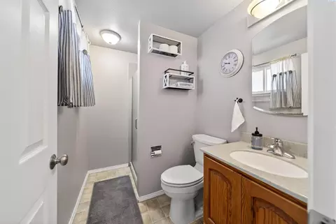 Bath - 2603 N Rd 56, Pasco, WA 99301 photo 2 of 2
