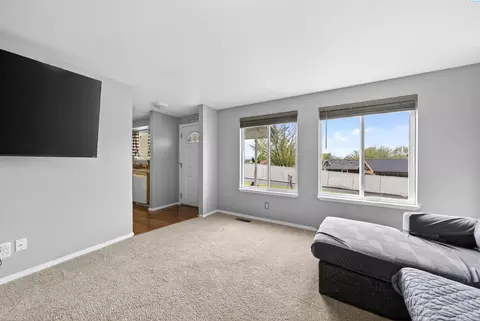 Living - 2603 N Rd 56, Pasco, WA 99301 photo 1 of 4