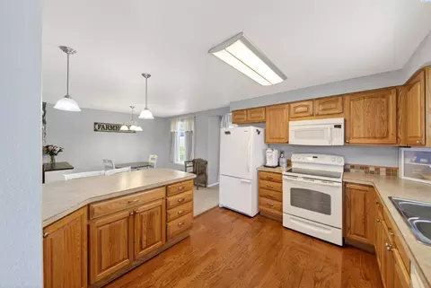 Kitchen - 2603 N Rd 56, Pasco, WA 99301 photo 2 of 4
