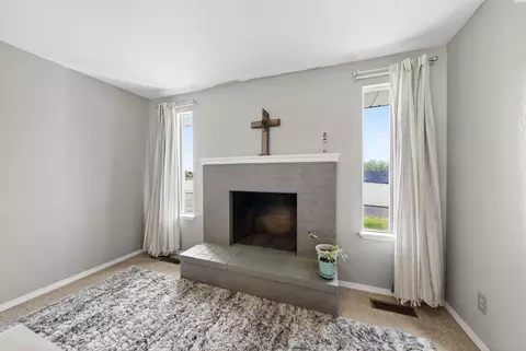 Living - 2603 N Rd 56, Pasco, WA 99301 photo 3 of 4