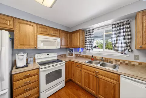 Kitchen - 2603 N Rd 56, Pasco, WA 99301 photo 1 of 4