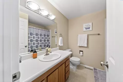 Bath - 2603 N Rd 56, Pasco, WA 99301 photo 1 of 2