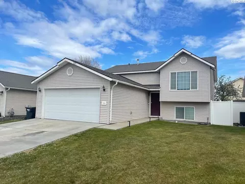 7903 Deschutes Dr, Pasco, WA 99301