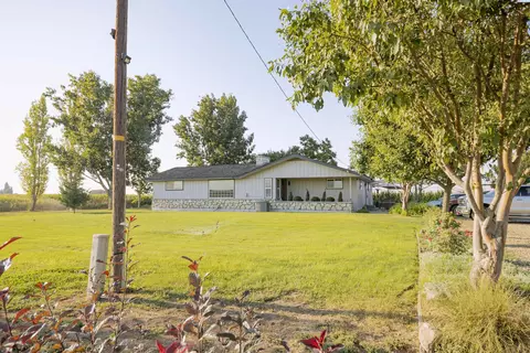 691 Van Belle Rd, Granger, WA 98932