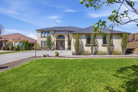 4712 Shoreline Ct, Pasco, WA 99301