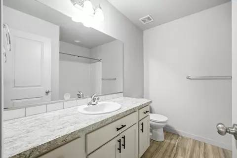 Bath - 412 Whitefish Ln, Pasco, WA 99301 photo 1 of 2
