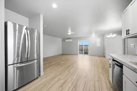 Living - 412 Whitefish Ln, Pasco, WA 99301 photo 3 of 3