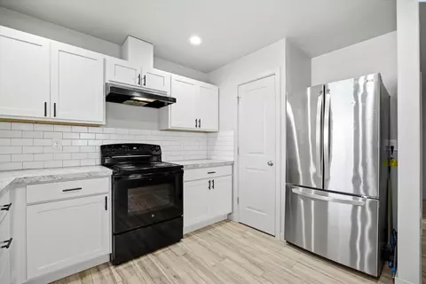 Kitchen - 412 Whitefish Ln, Pasco, WA 99301 photo 3 of 3