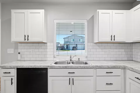 Kitchen - 412 Whitefish Ln, Pasco, WA 99301 photo 2 of 3