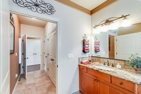 Bath - 107 Windsor Ln, Pasco, WA 99301 photo 2 of 3