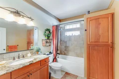 Bath - 107 Windsor Ln, Pasco, WA 99301 photo 1 of 3