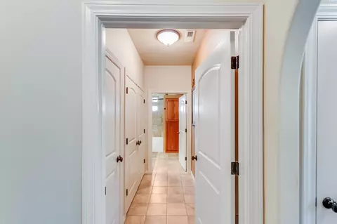 Entry Way - 107 Windsor Ln, Pasco, WA 99301 photo 2 of 3
