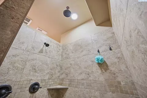 Bath - 4702 Cathedral Dr, Pasco, WA 99301 photo 2 of 2