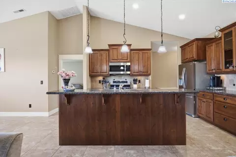 Kitchen - 4702 Cathedral Dr, Pasco, WA 99301 photo 2 of 4