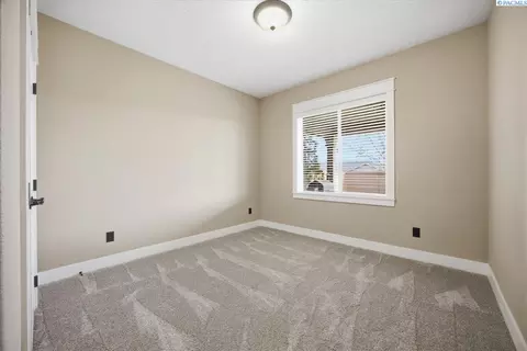Bedroom - 4702 Cathedral Dr, Pasco, WA 99301 photo 4 of 7