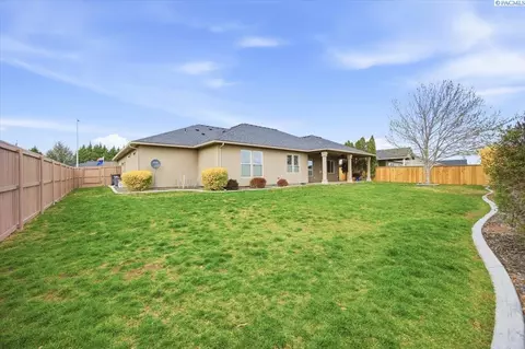 Exterior - 4702 Cathedral Dr, Pasco, WA 99301 photo 5 of 6